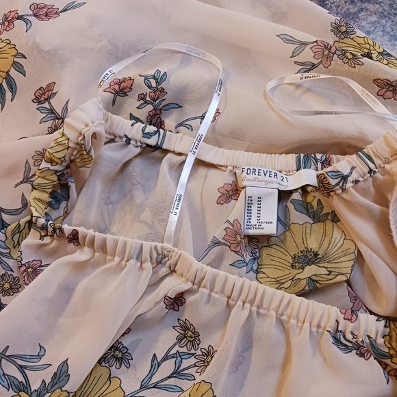 ❤️🛍️ Forever 21 Floral Peasant Blouse.   Size M❤️🛍️ - Picture 7 of 9